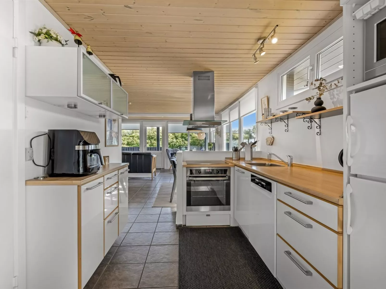 "Erblin" - 400m from the sea-Drinnen