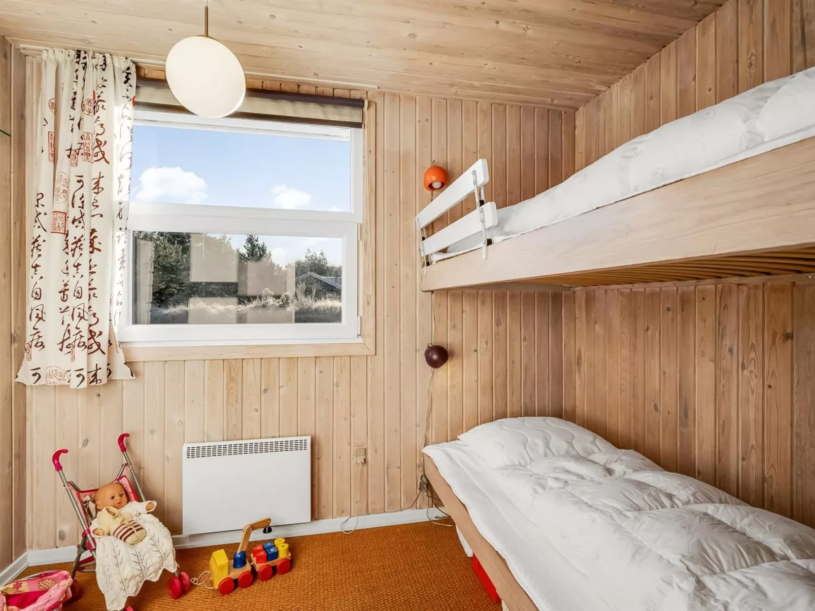 "Elsabet" - 700m to the fjord-Drinnen