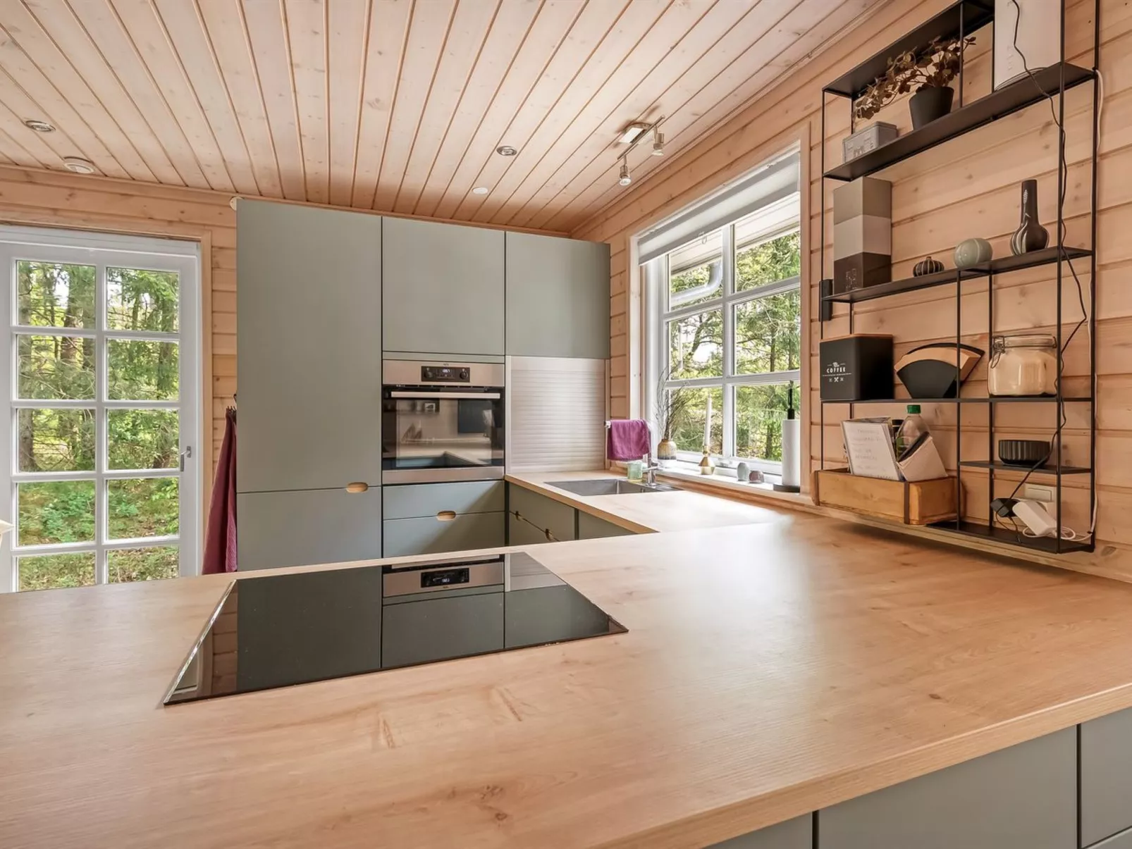 "Iorund" - 9km from the sea-Dedans