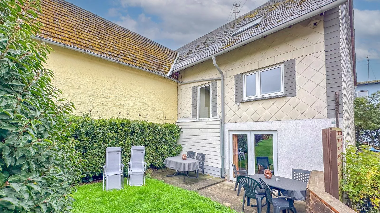 Herrenhaus-Exterior in summer