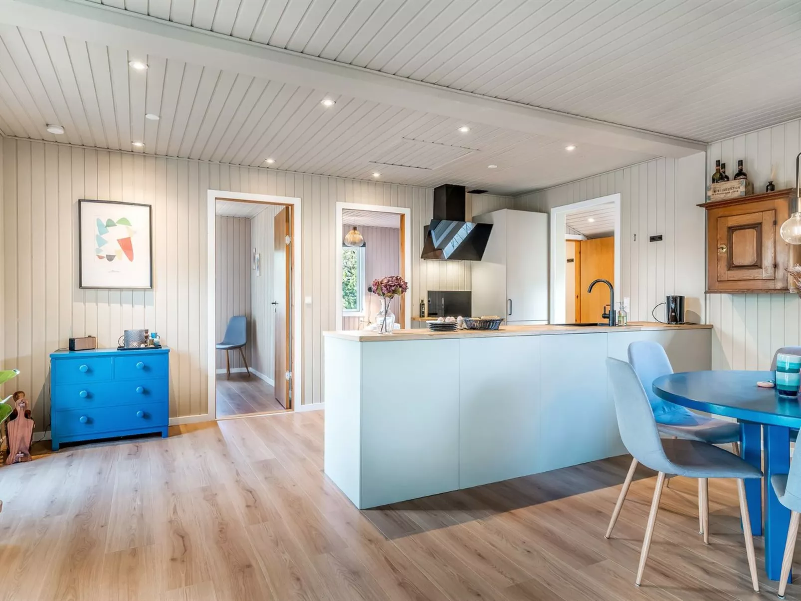 "Anline" -  from the sea-Drinnen