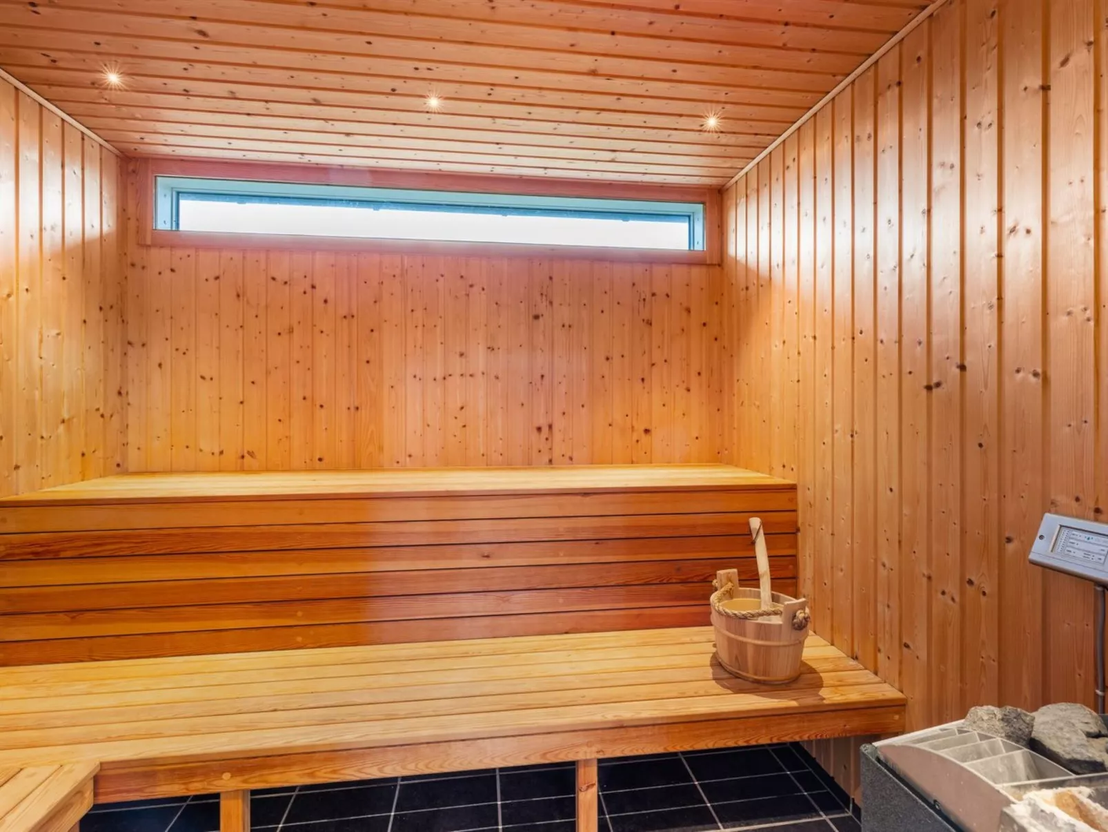 "Erlinda" - 600m from the sea-Inside