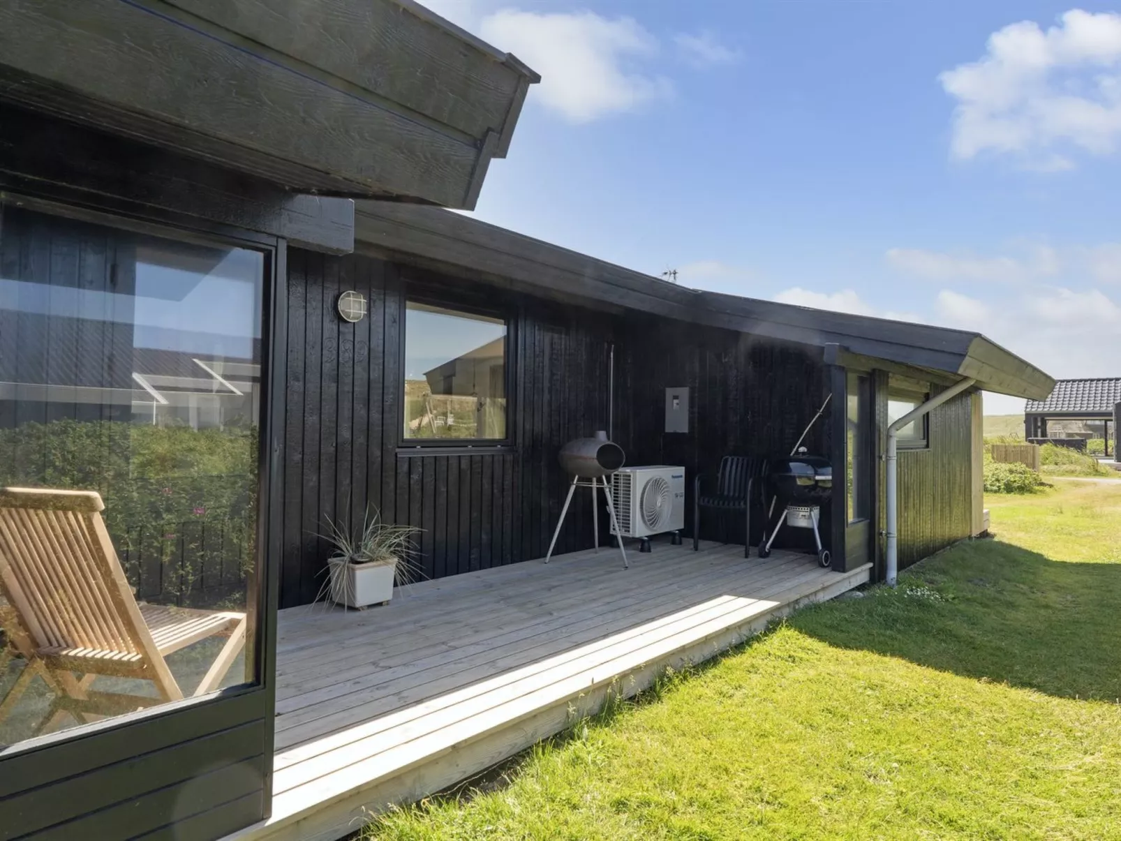 "Waghn" - 250m from the sea-Outside