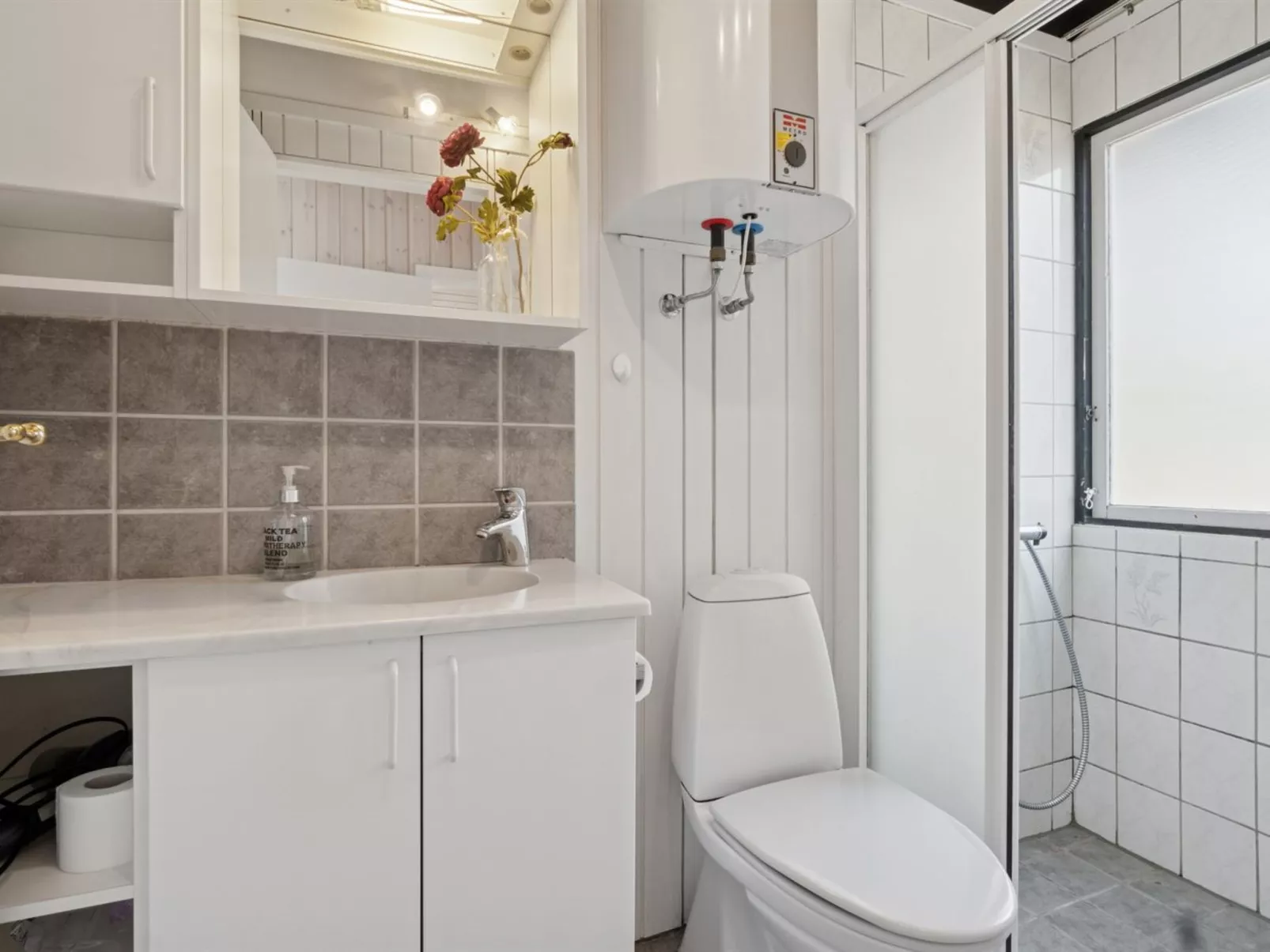 "Ahti" - 340m from the sea-Inside