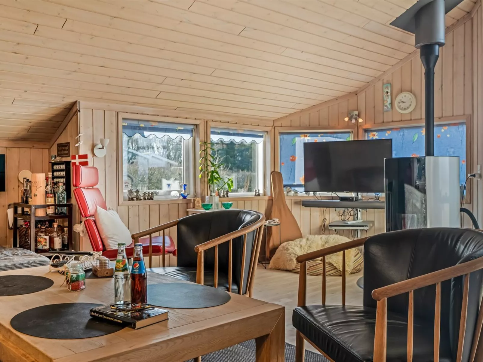 "Anline" - 600m to the fjord-Inside