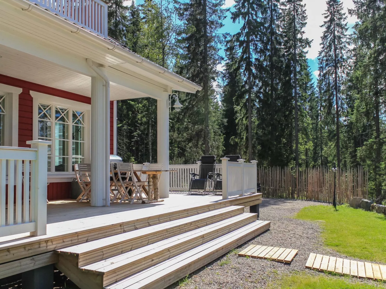 Villa kukkula-Drinnen