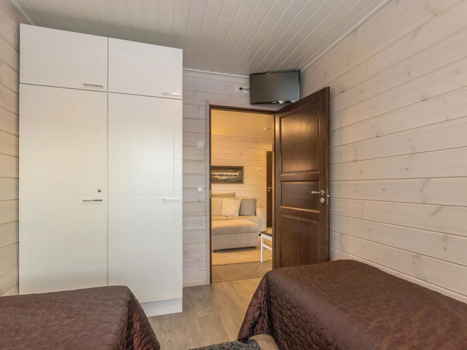 Hil-lak-ka ii as 7-Inside