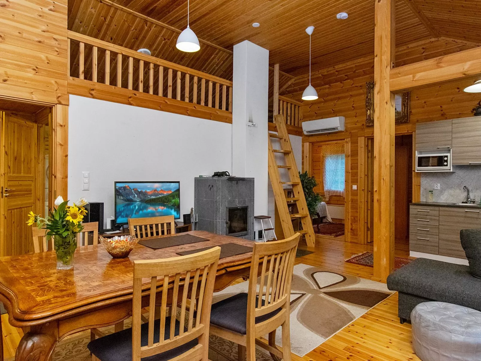 Mökki mikkola-Dedans