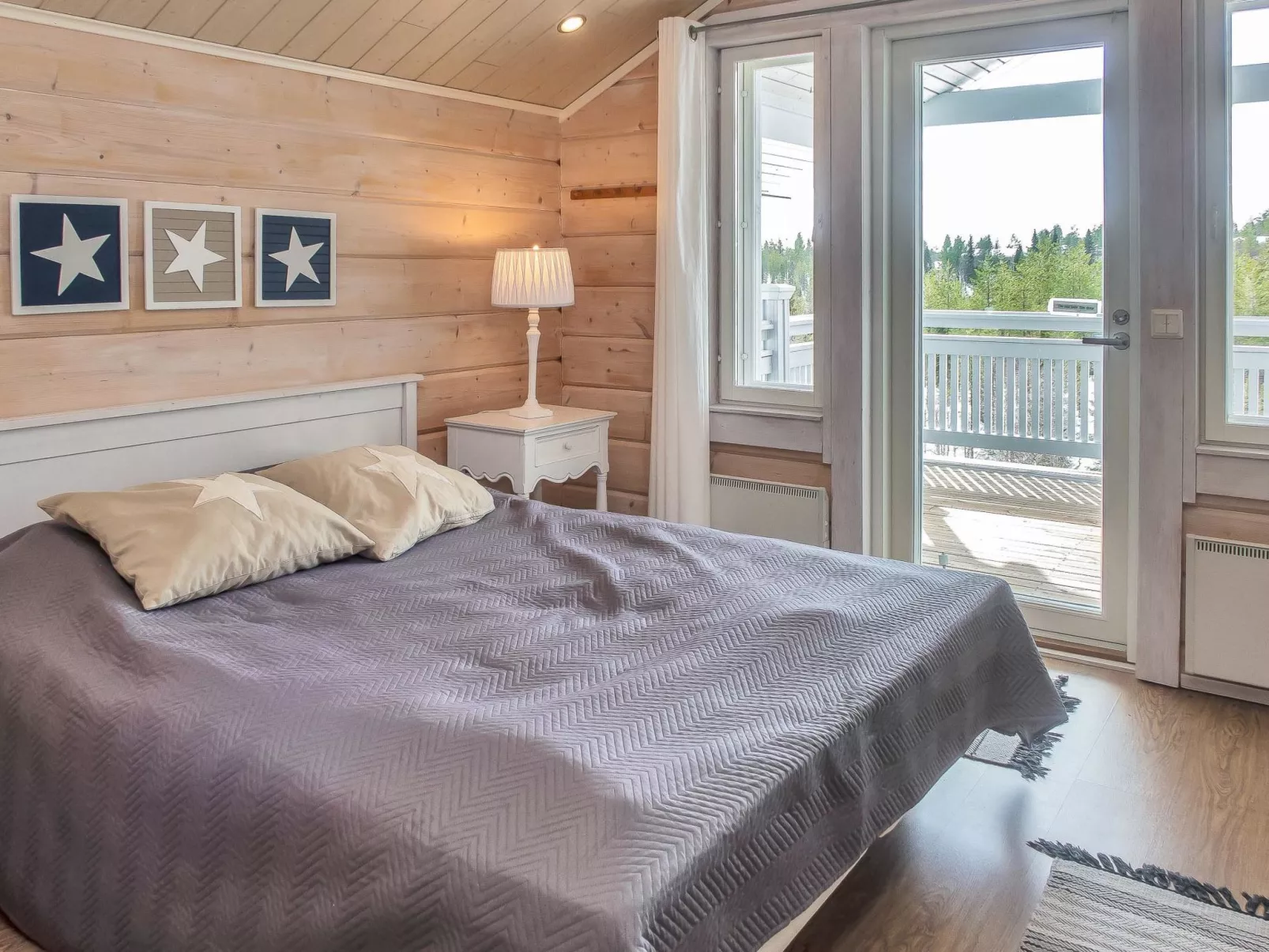 Saaruan aurinko-Dedans