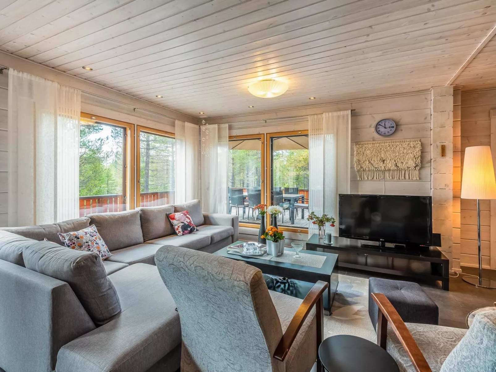 Lapinukonkäännös-Dedans