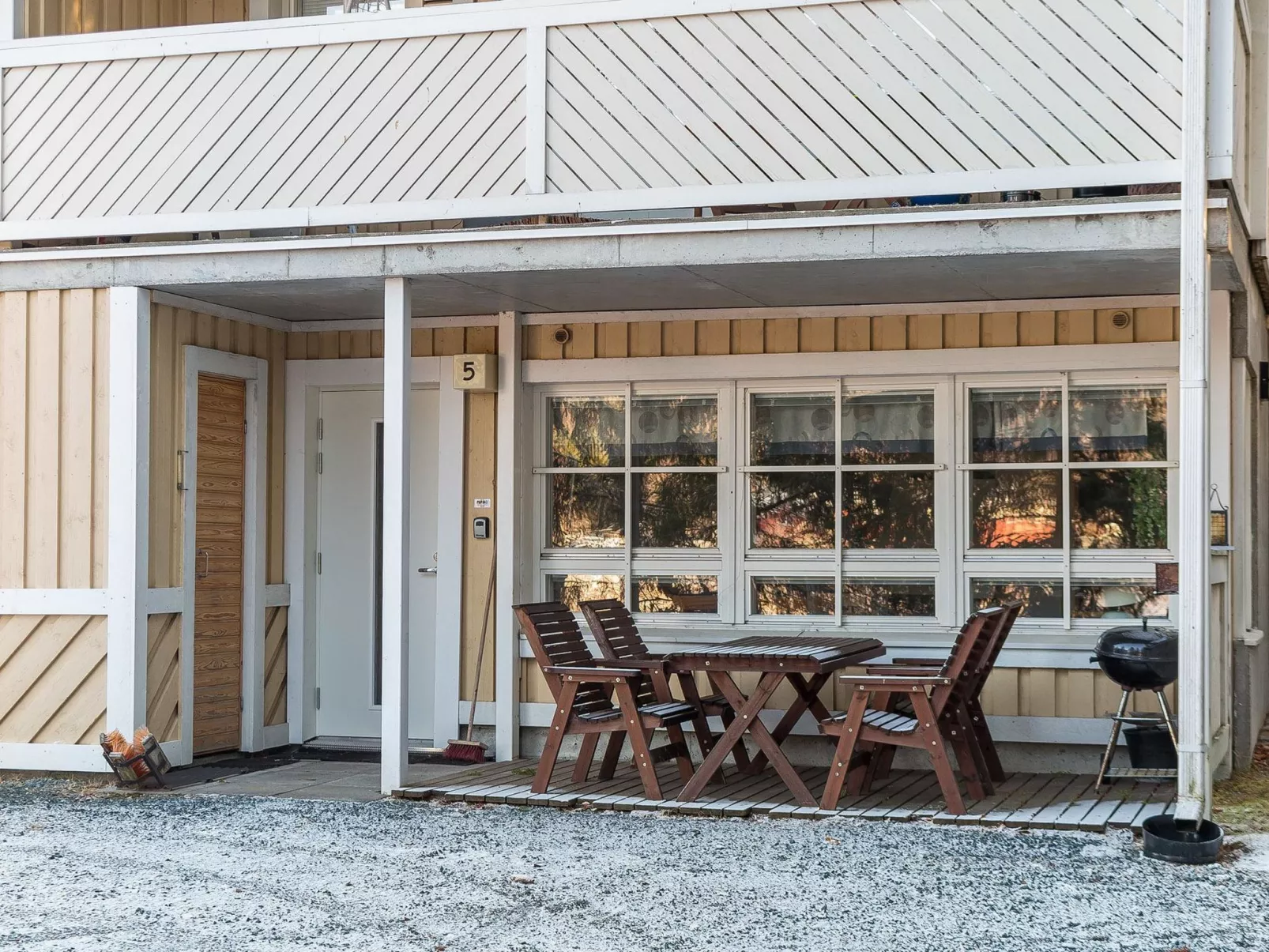 Tahkontilhi e 5-Drinnen