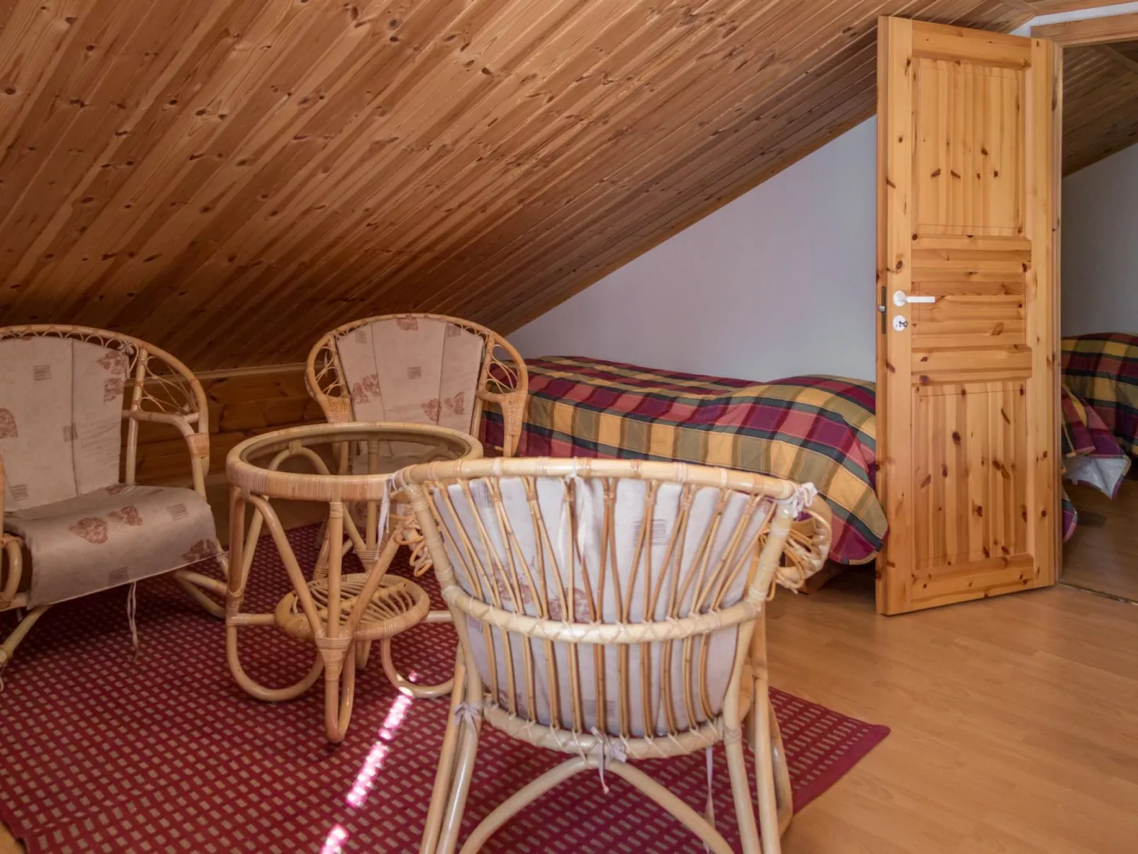 Peiponpesä b-Dedans