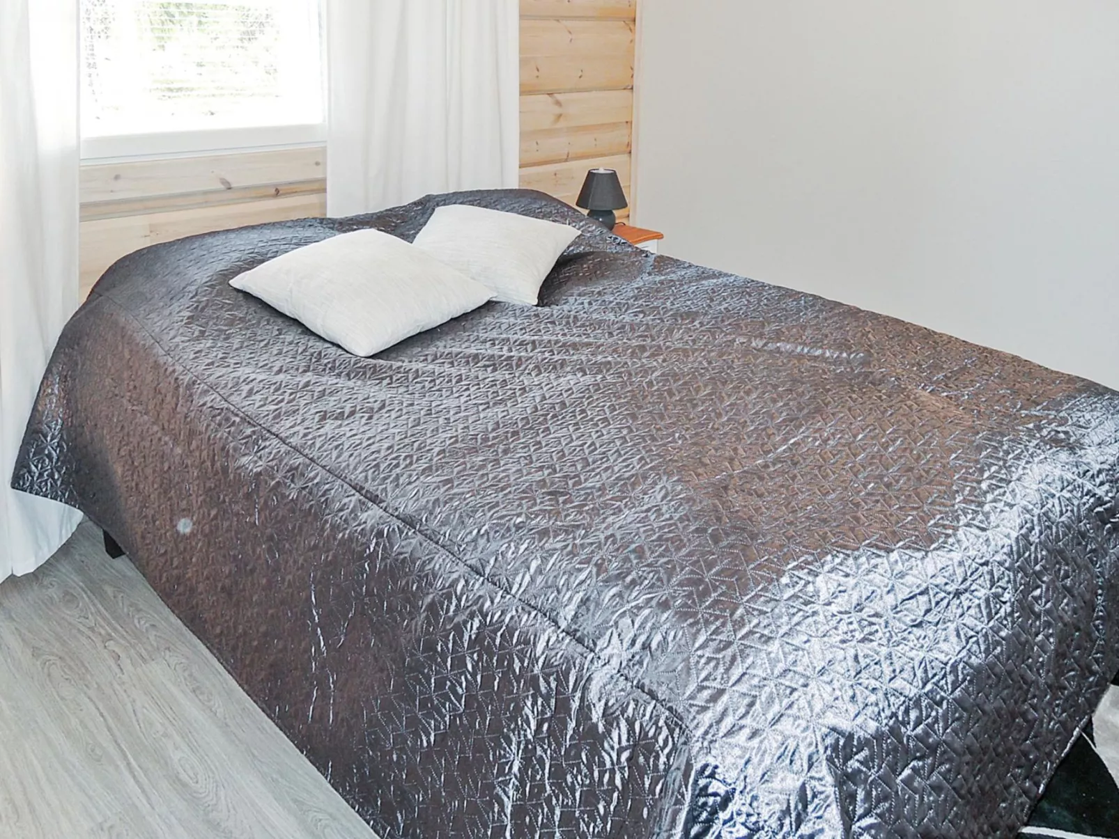 Nesterin helmi-Dedans