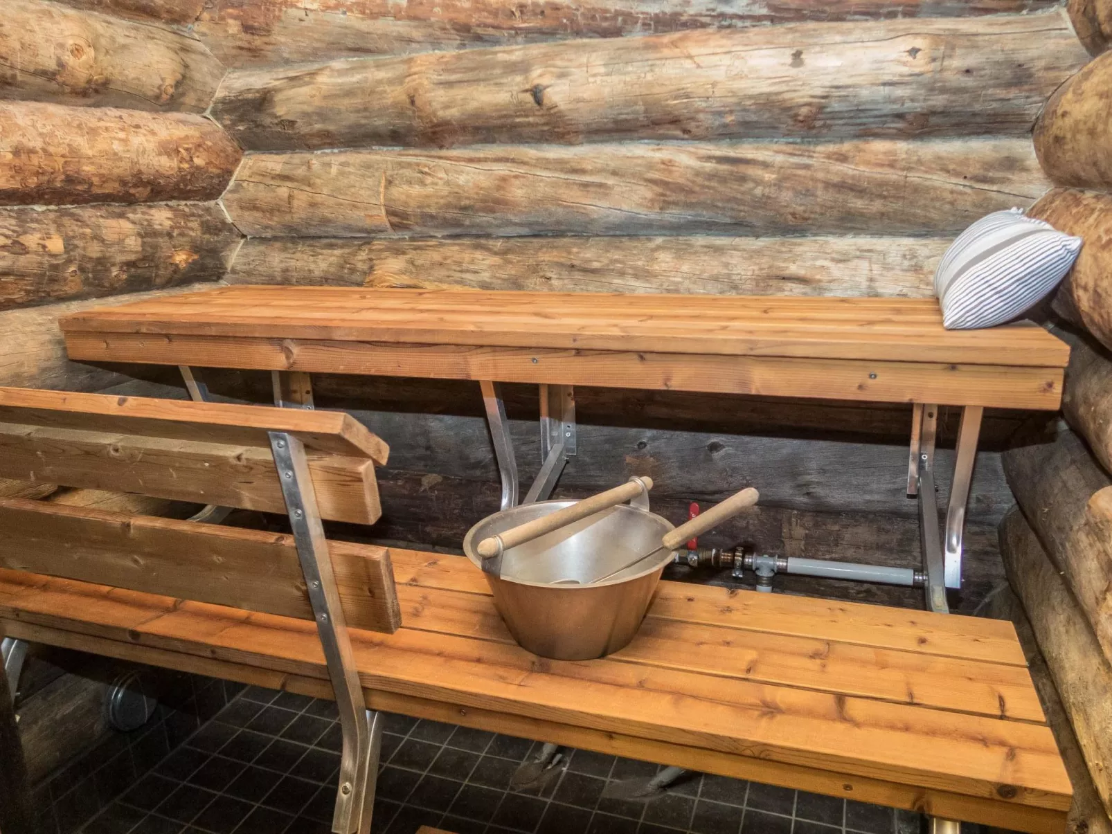 Salmikangas f1-Dedans