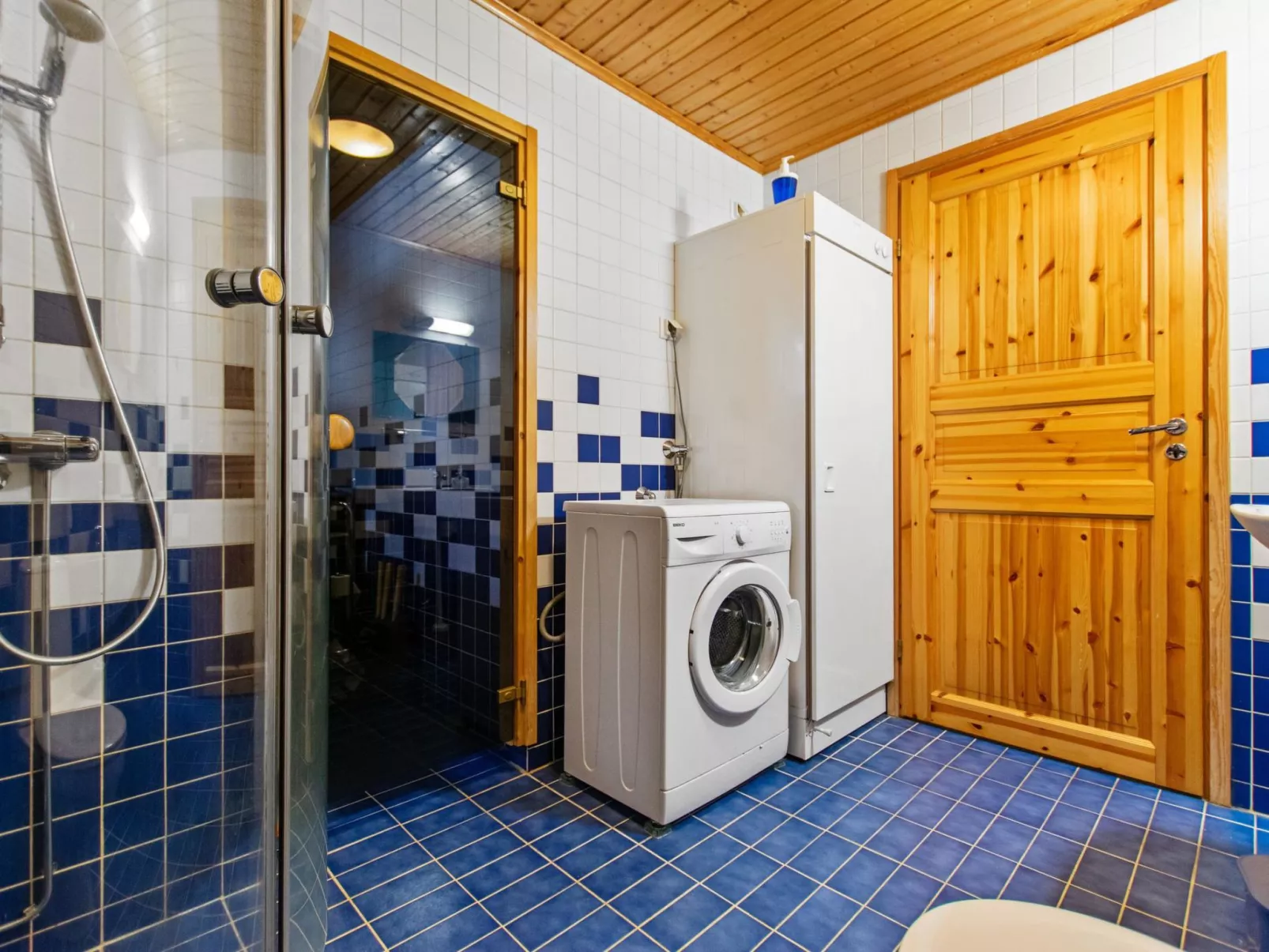 Lomataivas mökki-Dedans