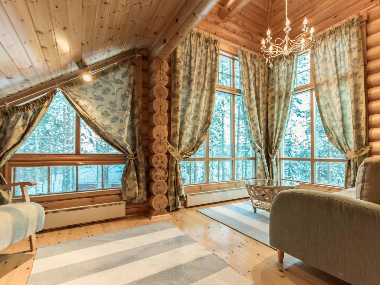 Sateenkaari mökki-Drinnen