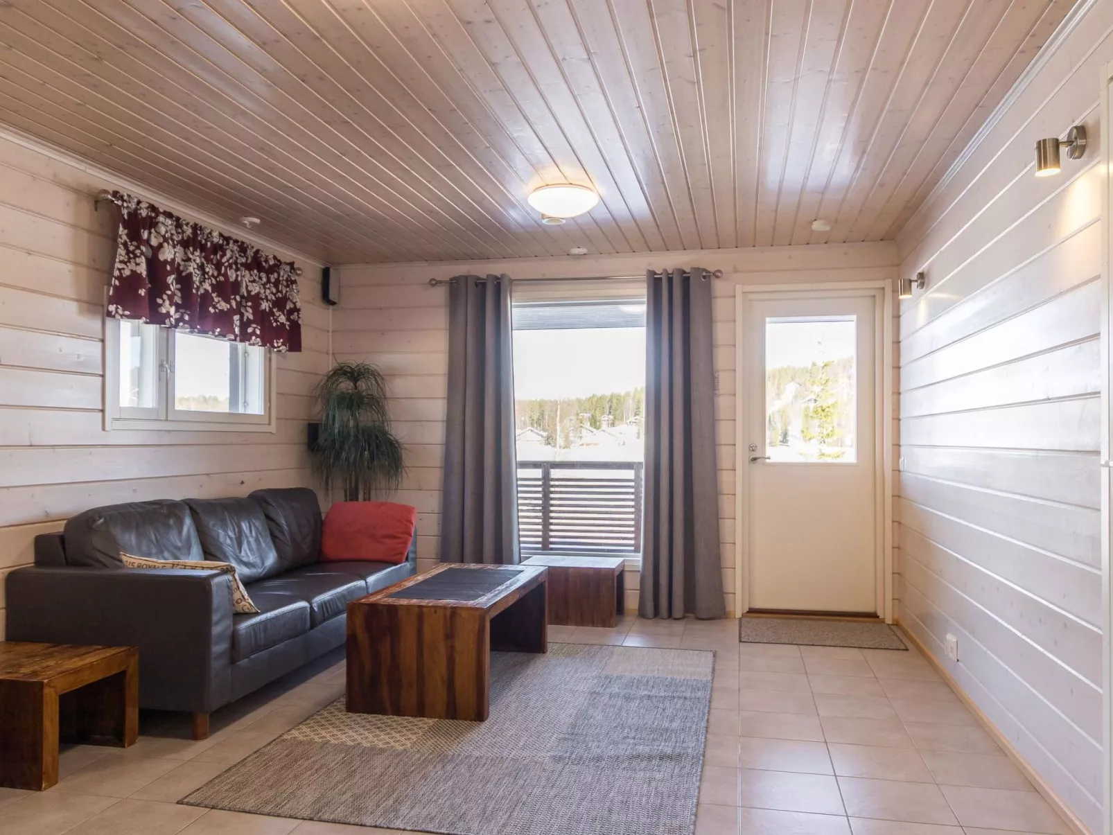 Hallan karhu b, paritalo-Inside