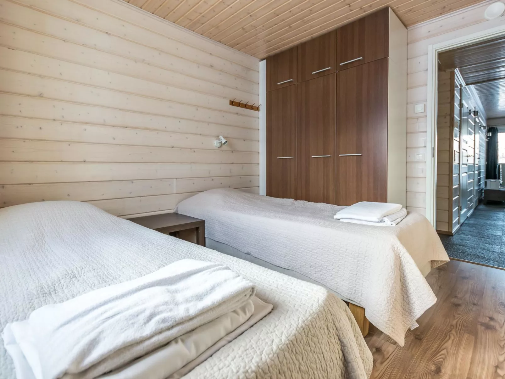 Hallan karhu c, paritalo-Dedans