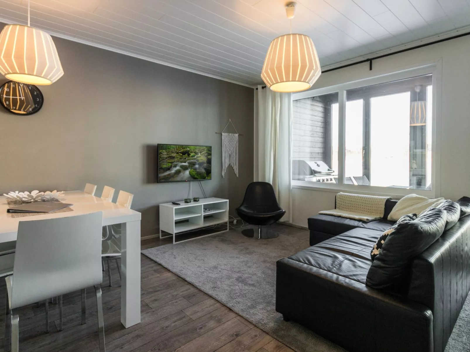 Sun&skivillas 5. (3mh)-Drinnen