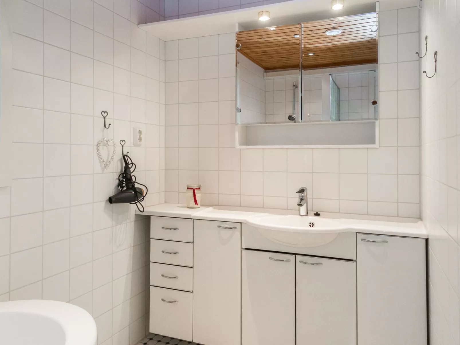 Tahkon rantatupa 7 b-Dedans