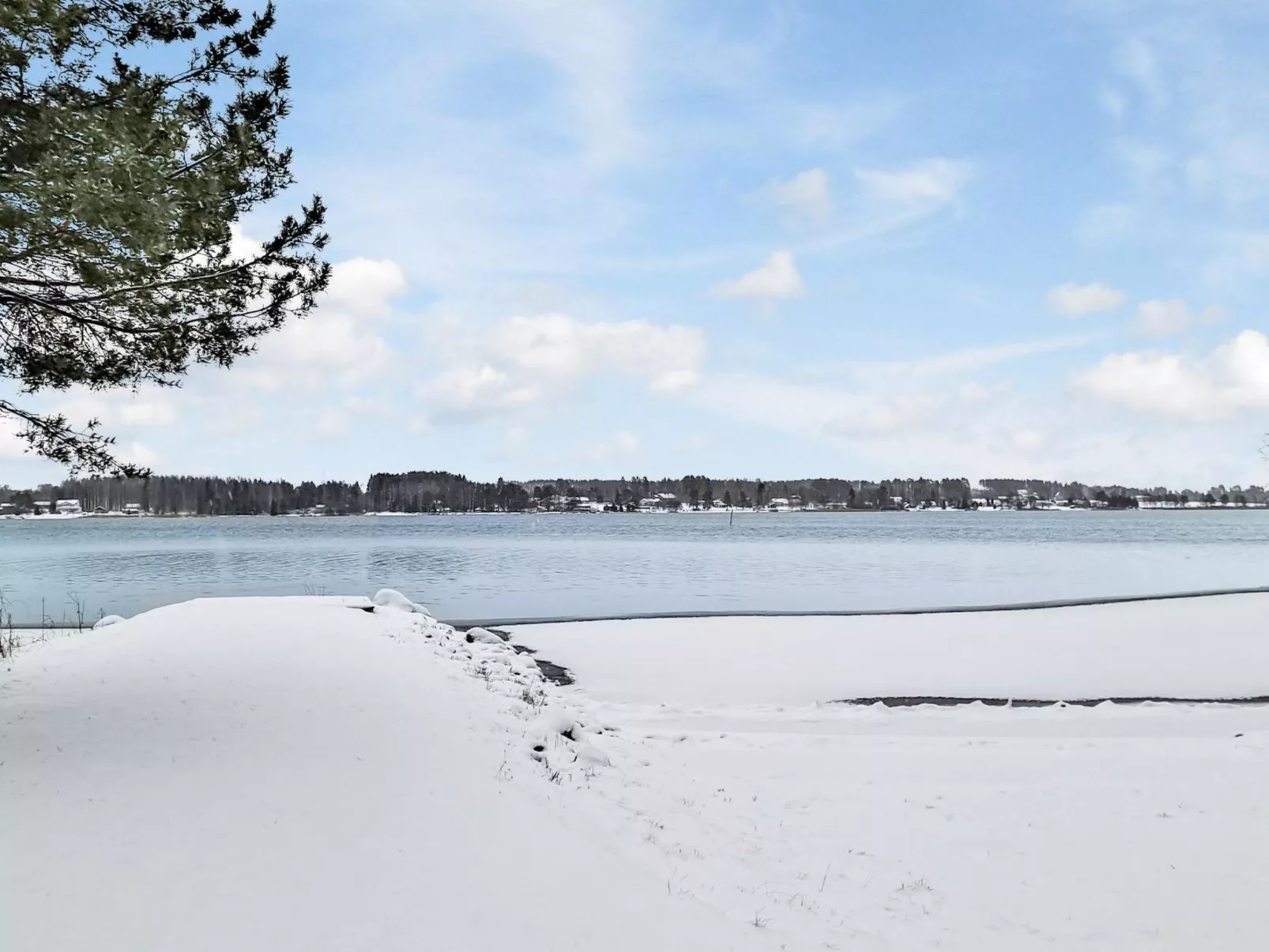 Ruokovirran mökki-Drinnen
