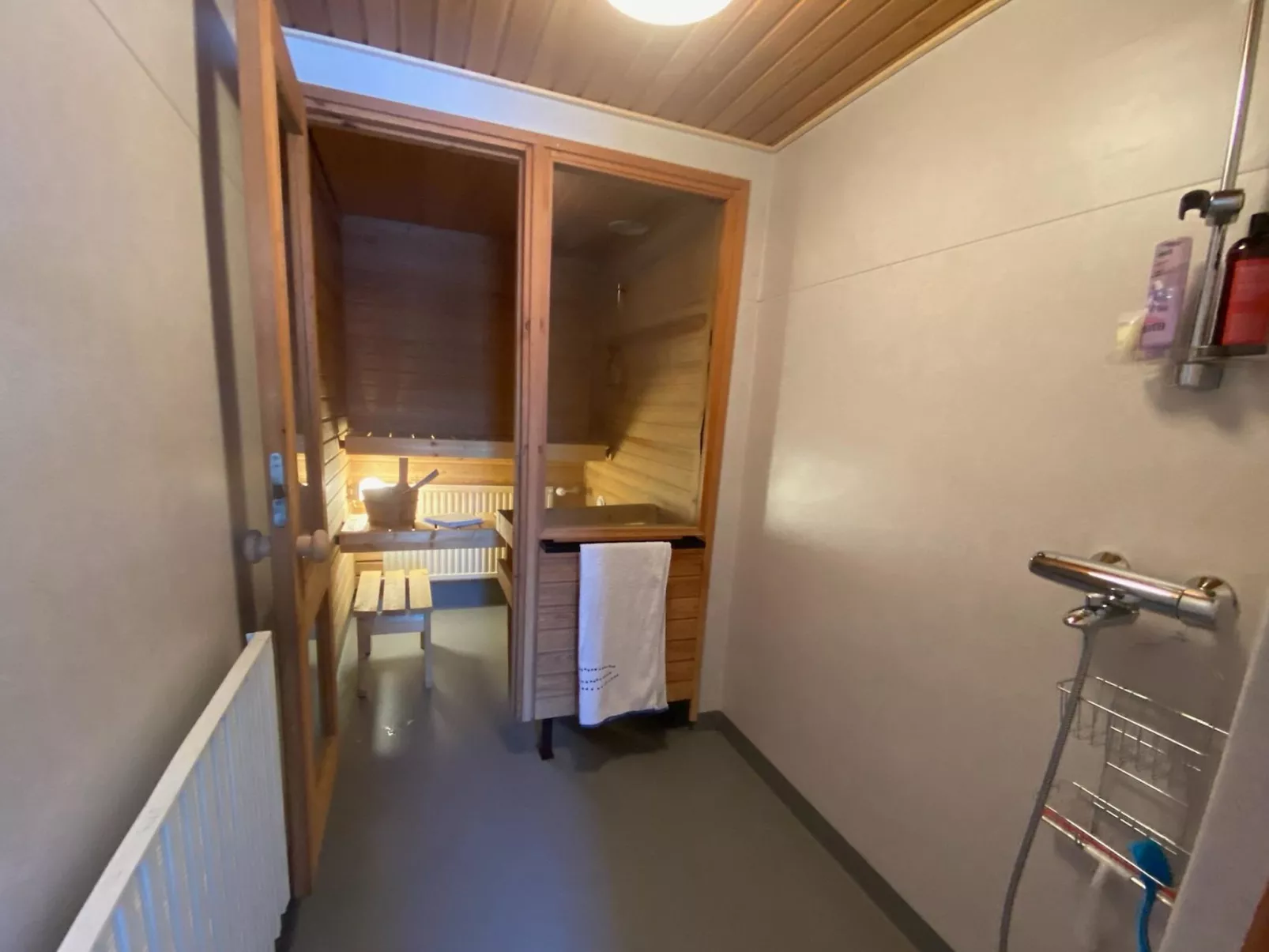 The cozy loggers suite-Inside