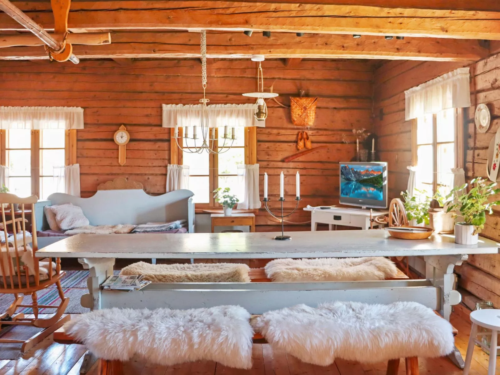 Laattajan hirsipirtti-Inside