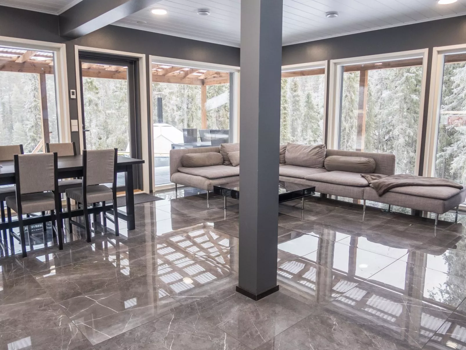 Villa ukkometso-Dedans