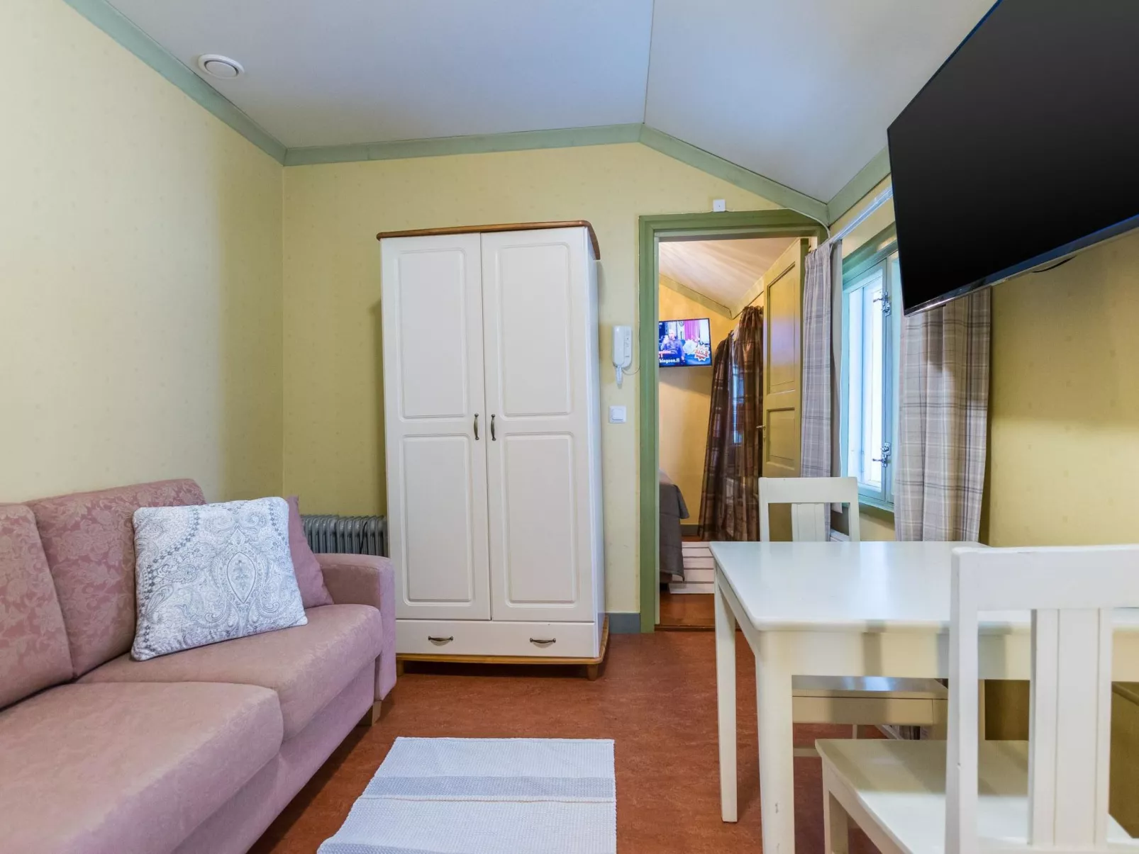 Kartanohuoneisto heikki-Dedans