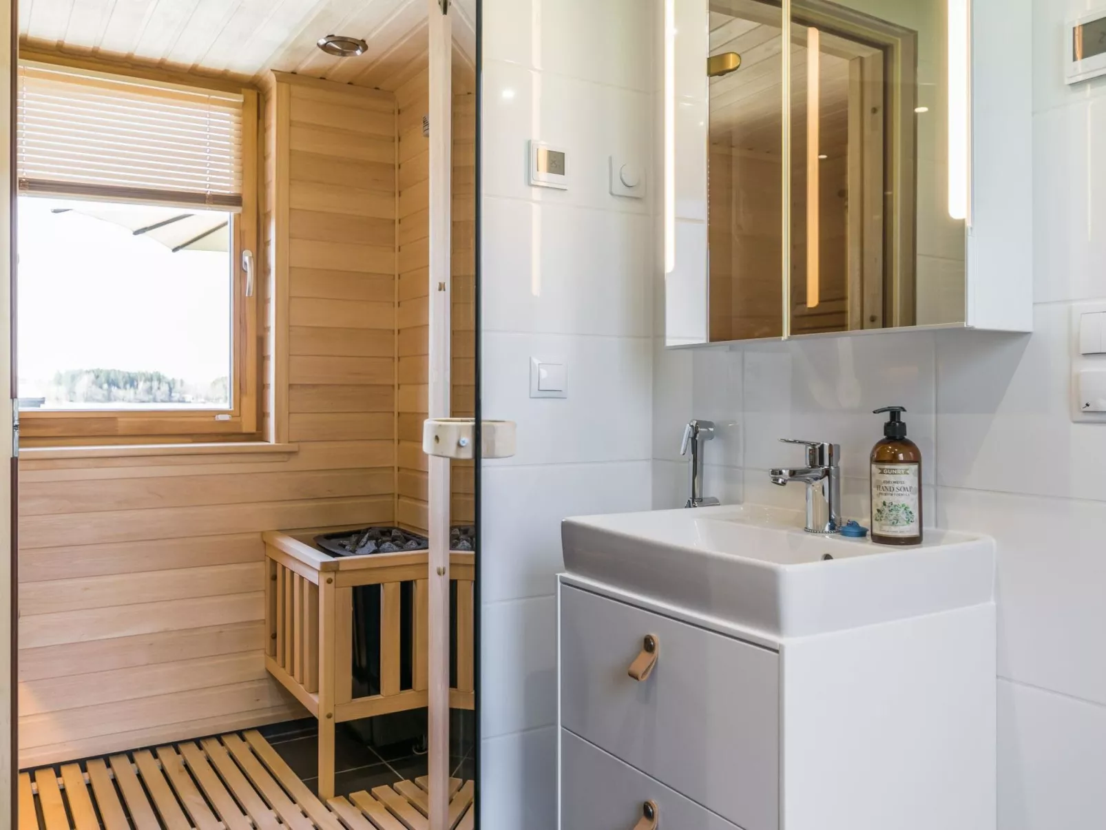 Villa mimosa 37-Drinnen