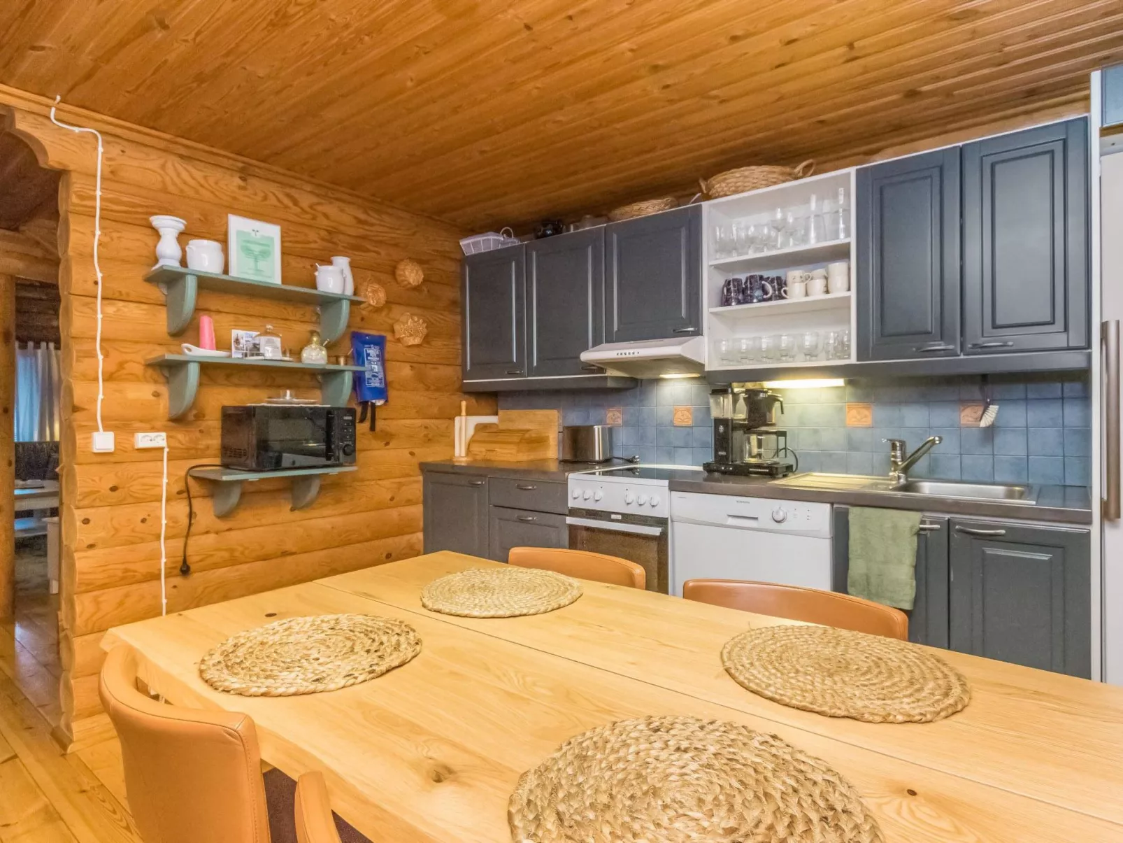 Kaivoskartano-Drinnen