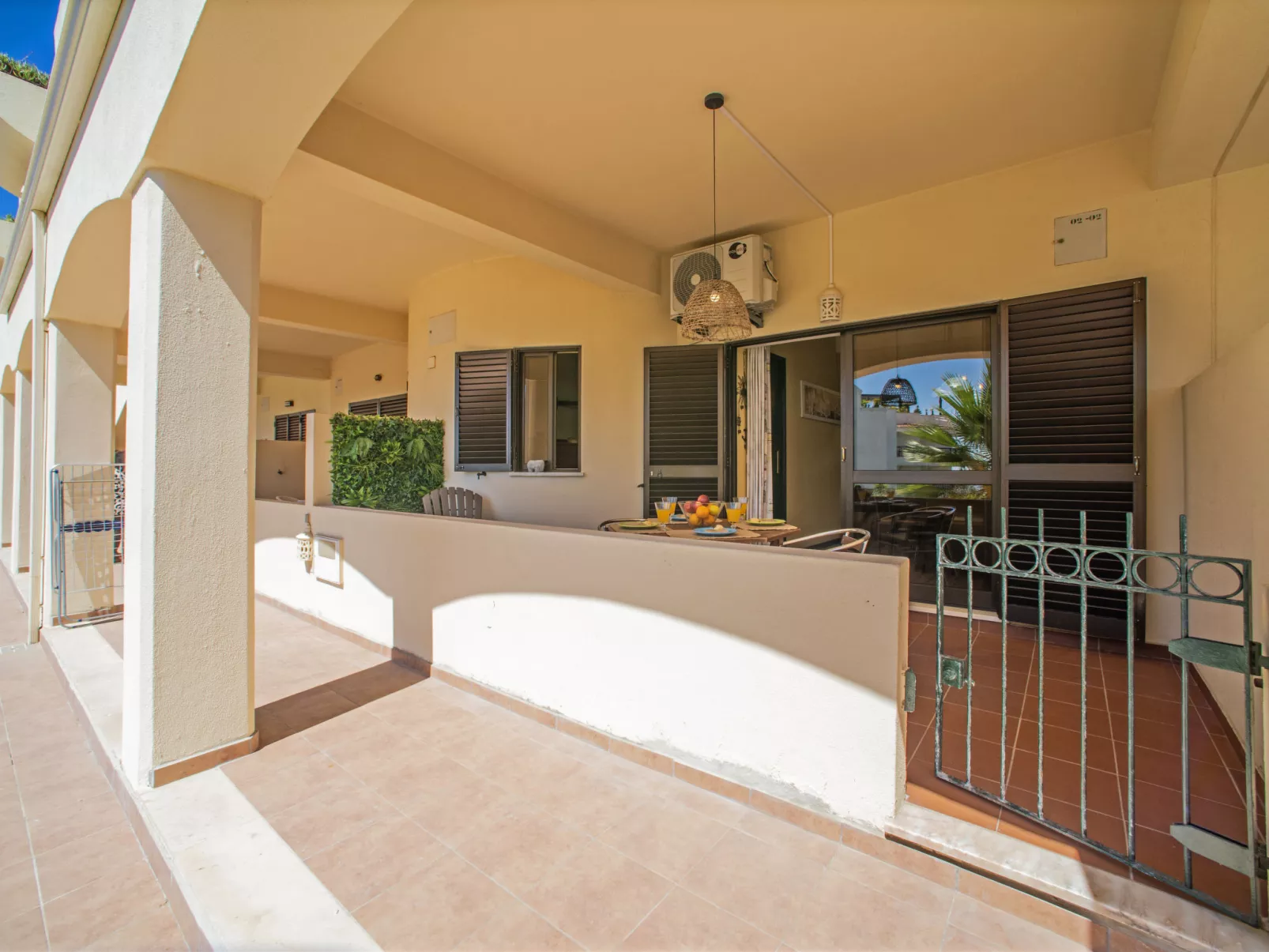 Iberlagos-Outside