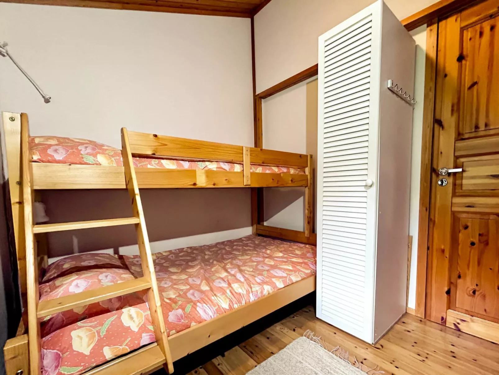 Lomakivakka b6-Dedans