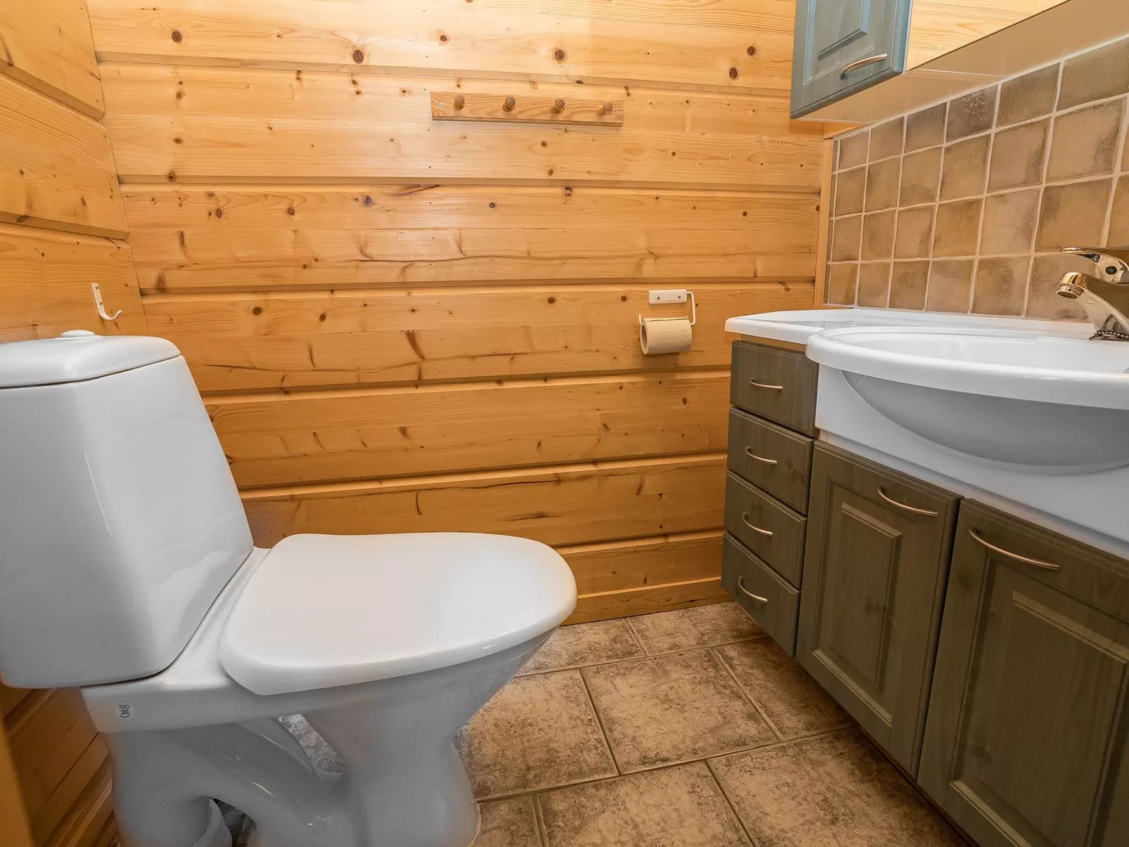 Kinostupa 2a (18)-Drinnen