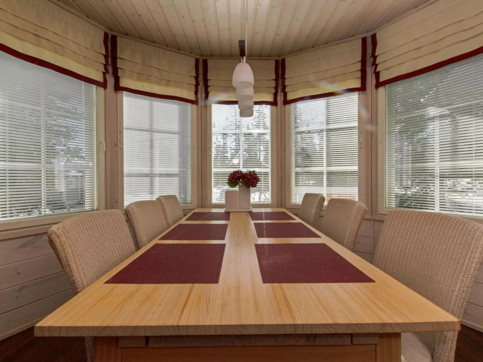 Vuosselinhovi a-Dedans