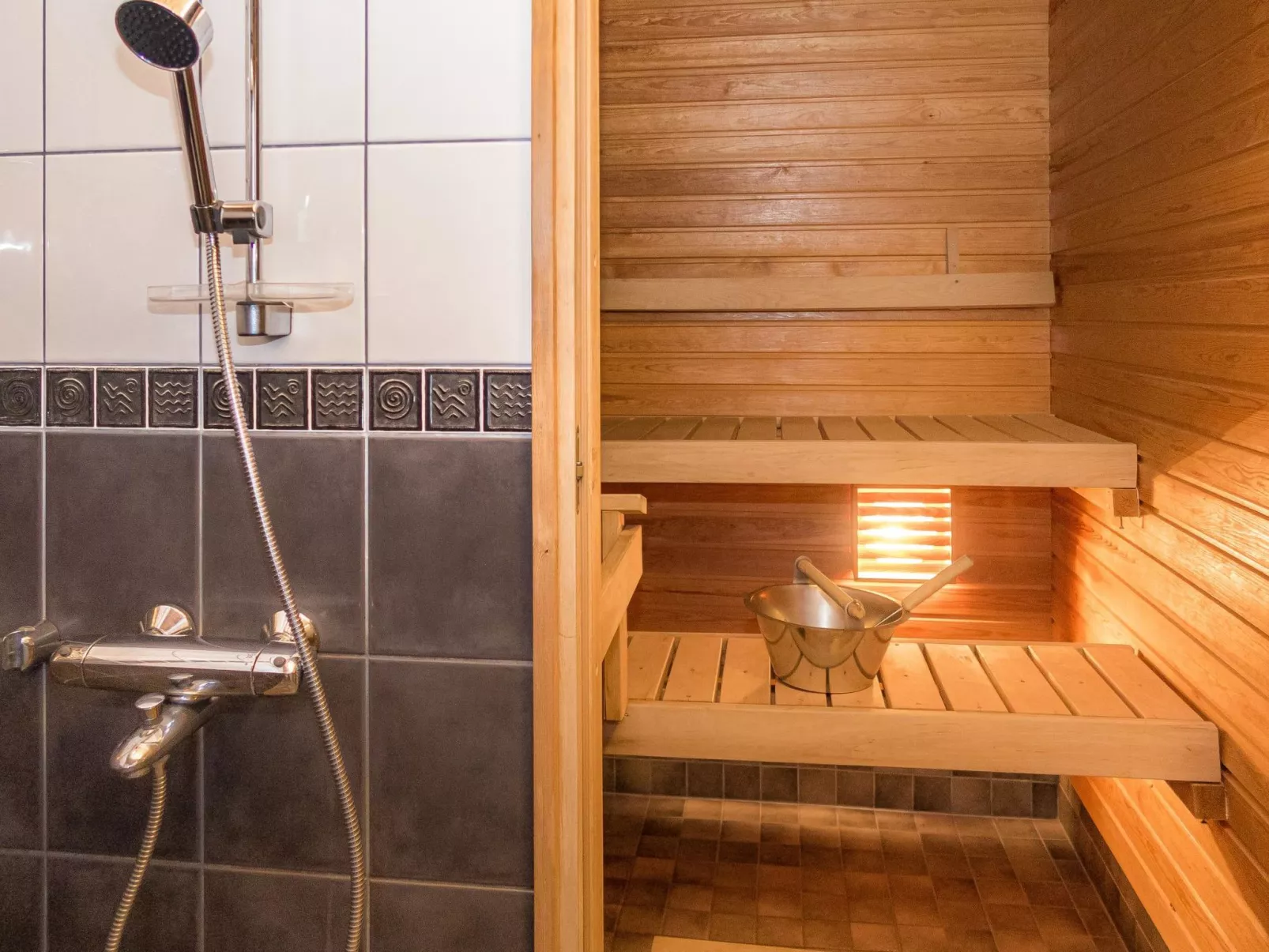 Rukan lepolinna b-Dedans