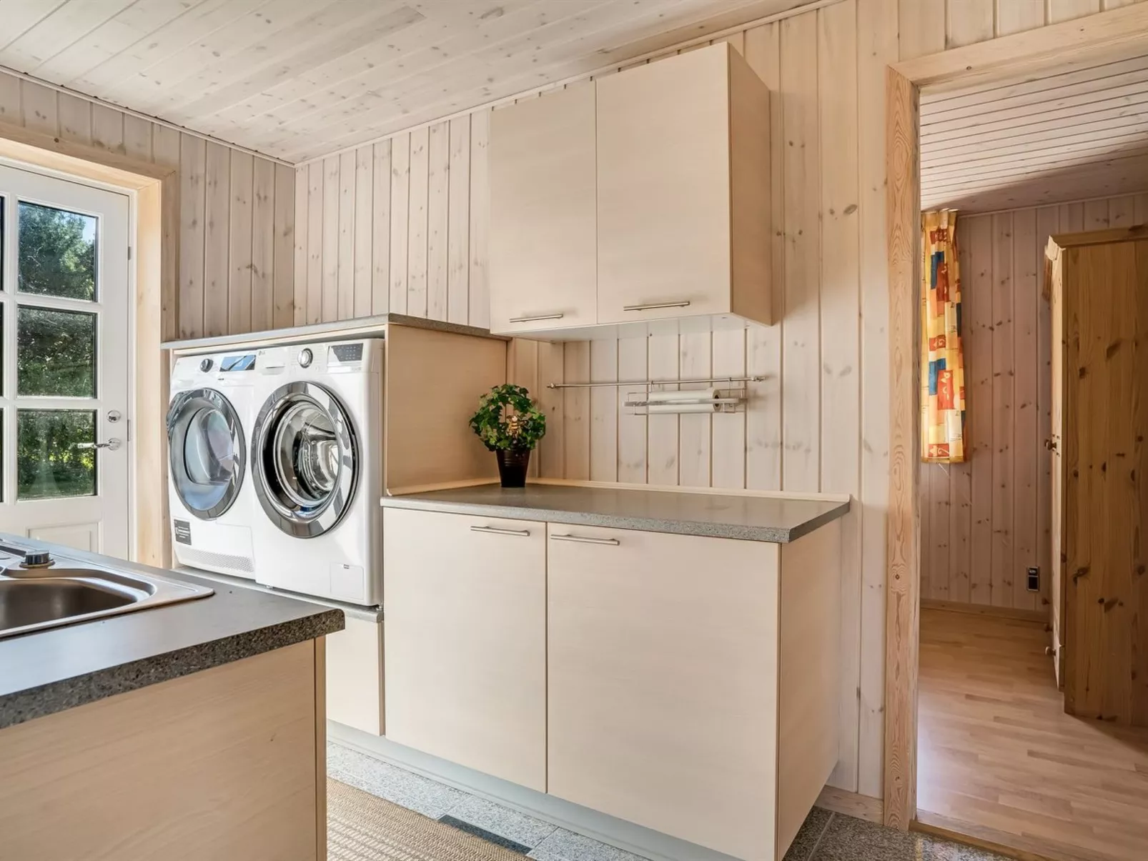 "Elsabet" - 600m to the fjord-Inside