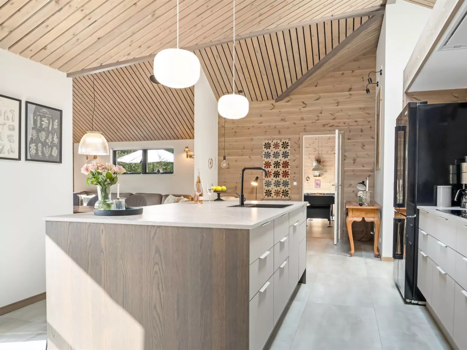 "Arbnora" -  from the sea-Dedans