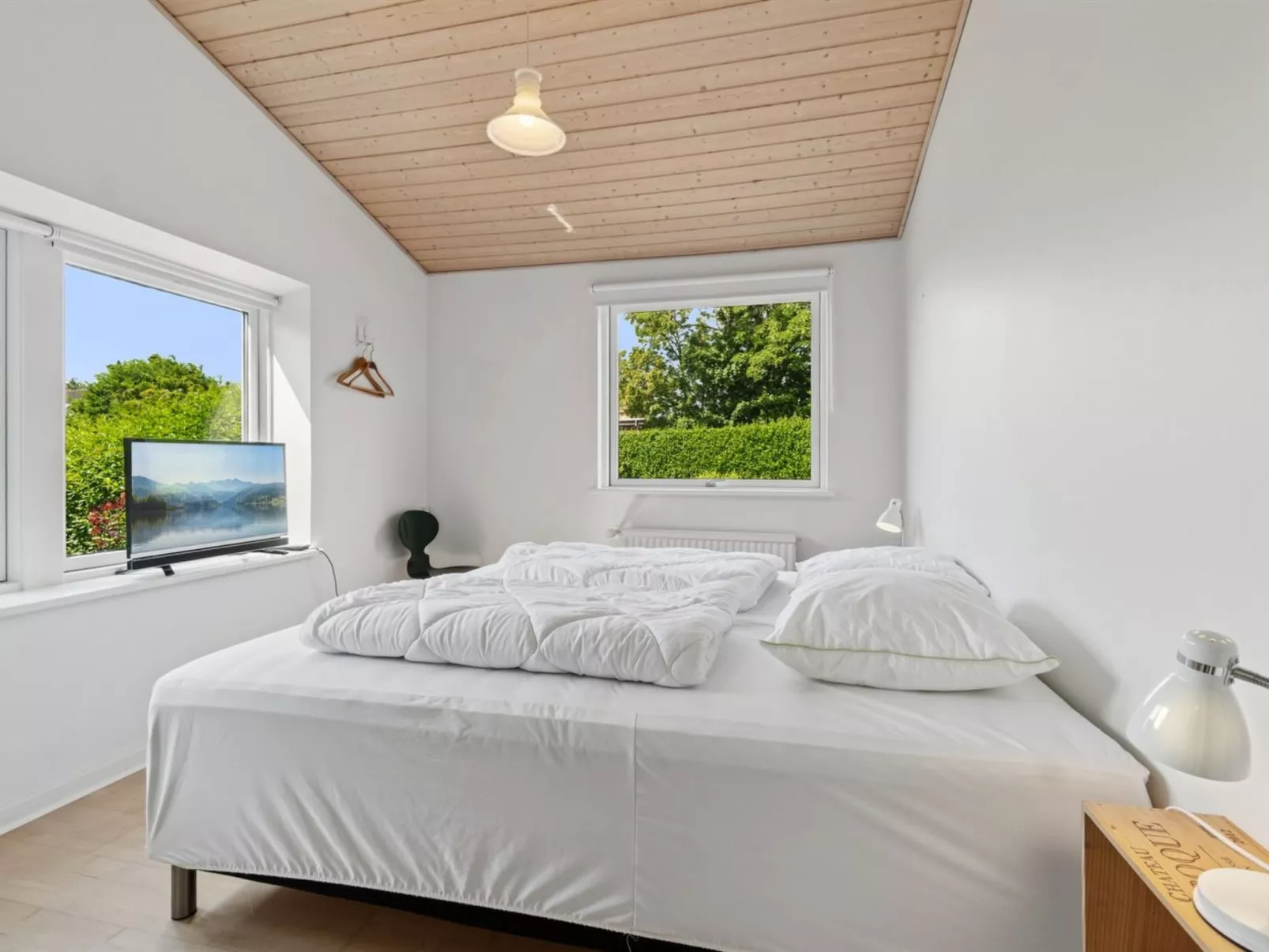 "Dreng" - 250m from the sea-Drinnen