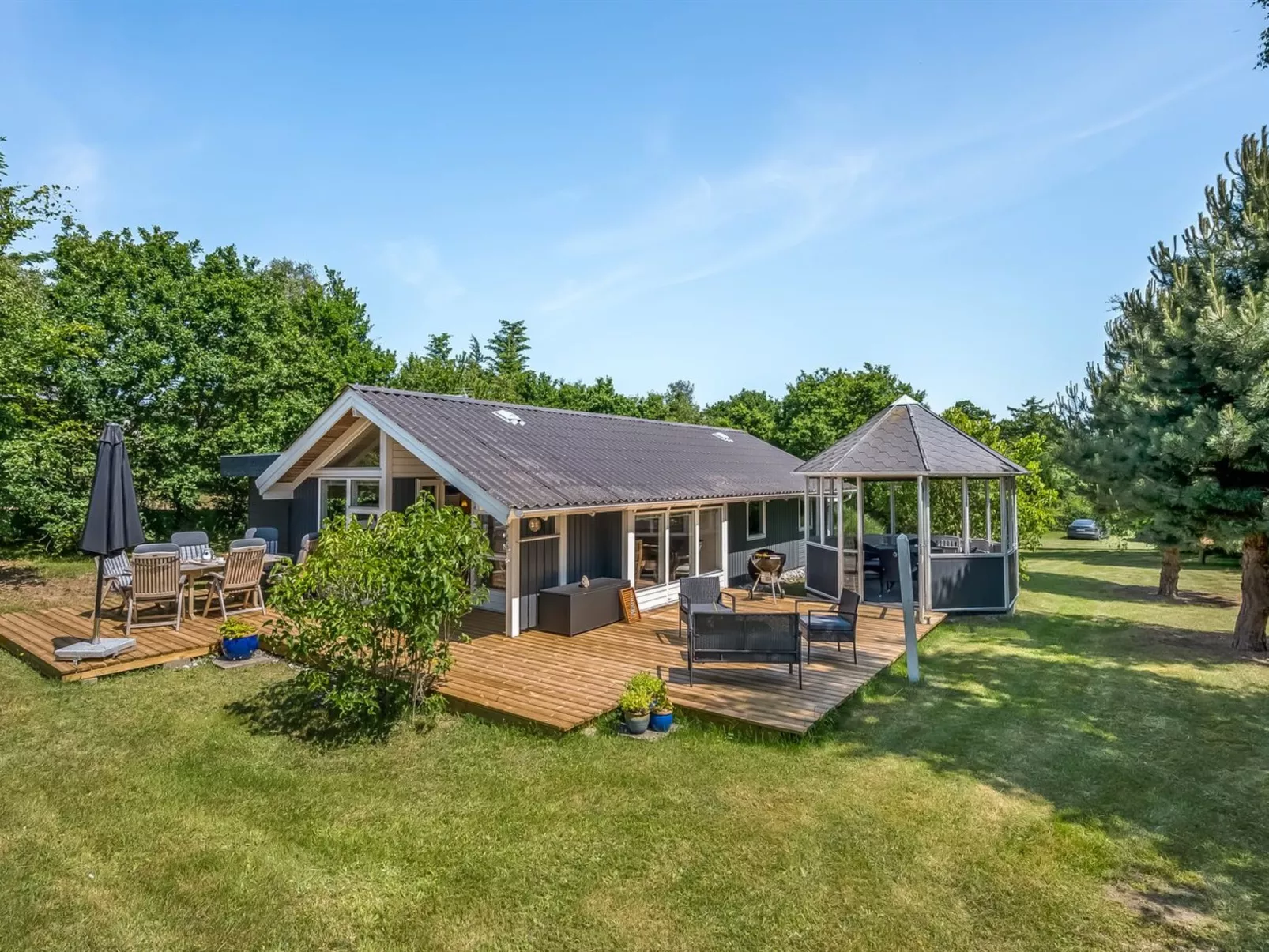 "Leeve" - 1.3km from the sea-Outside