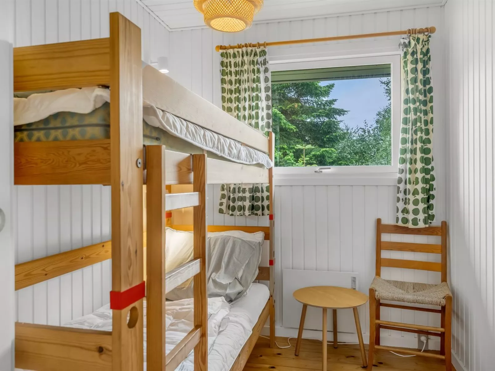 "Ivar" -  from the sea-Drinnen