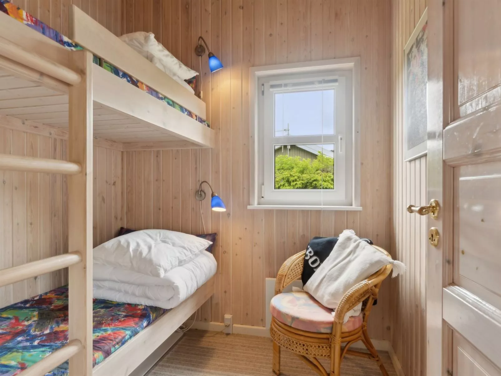 "Henne" -  from the sea-Drinnen