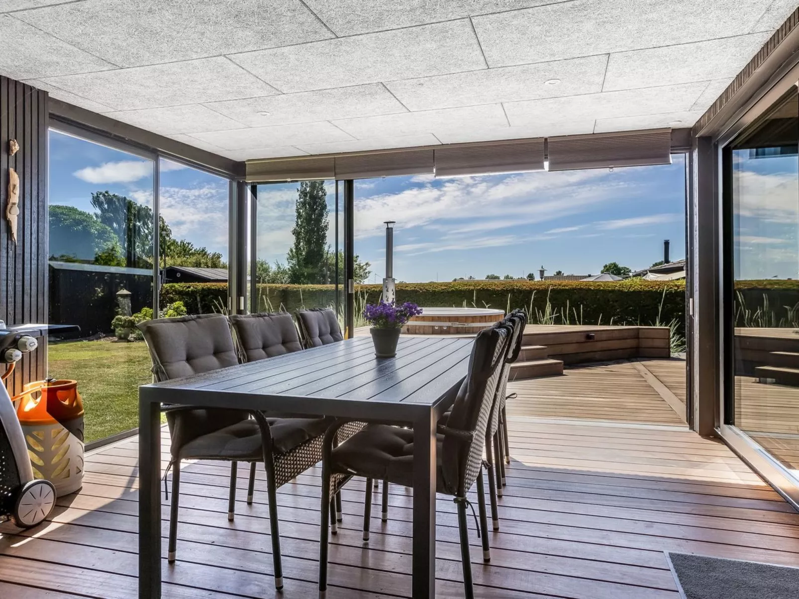 "Tecumseh" - 300m from the sea-Drinnen