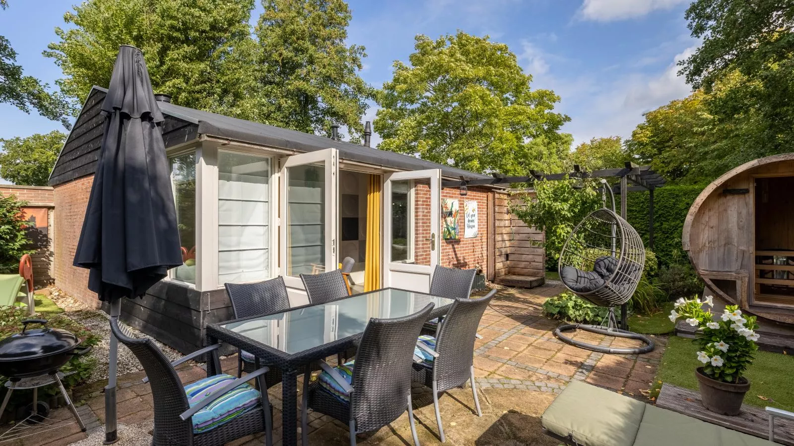 Kolibrie-Gardens in summer