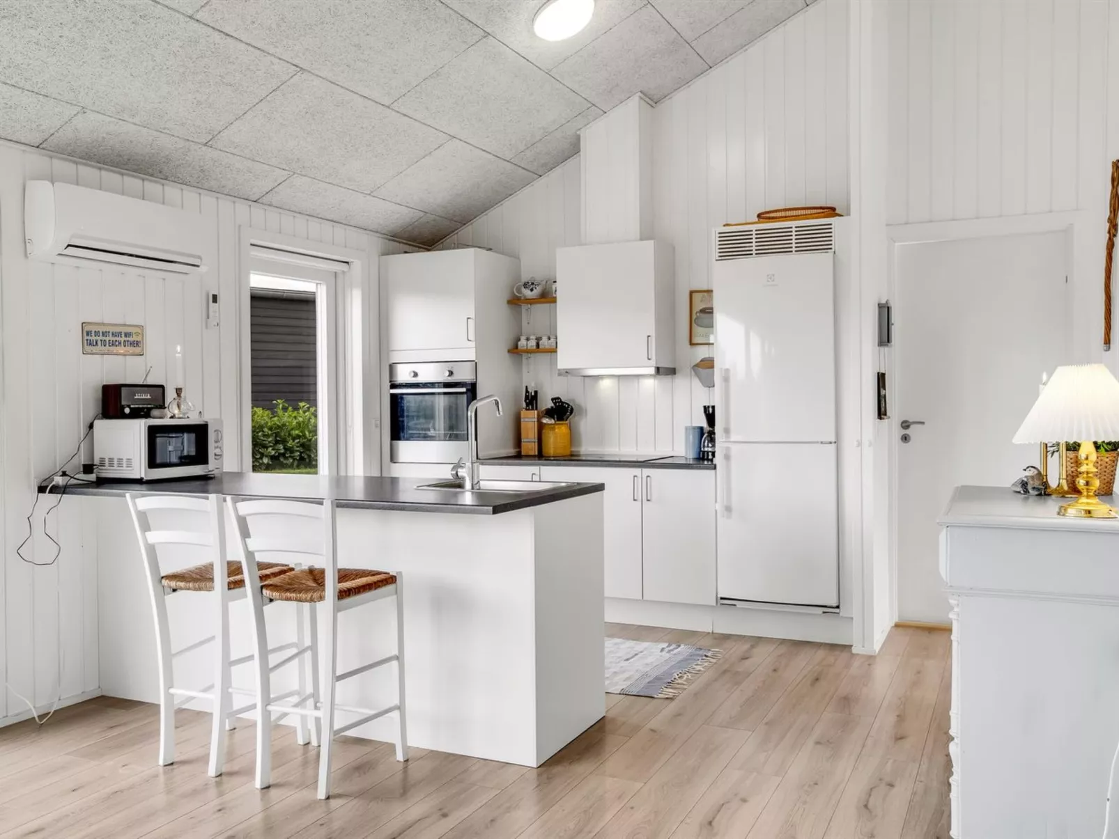 "Sigrun" - 300m from the sea-Drinnen