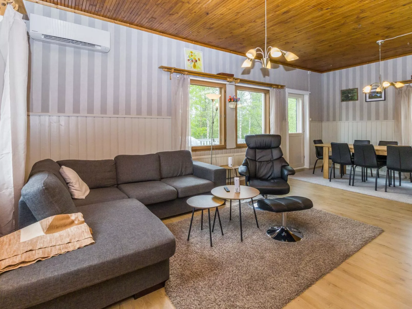 Perälän pirtti-Inside