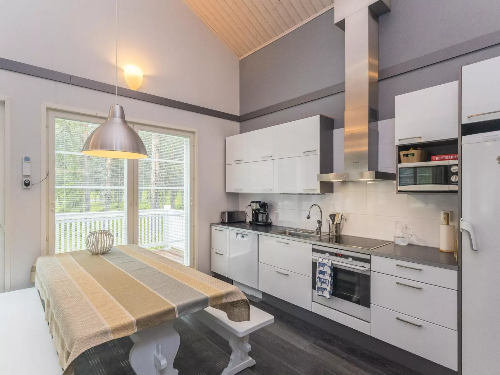 Levi kartano-Drinnen