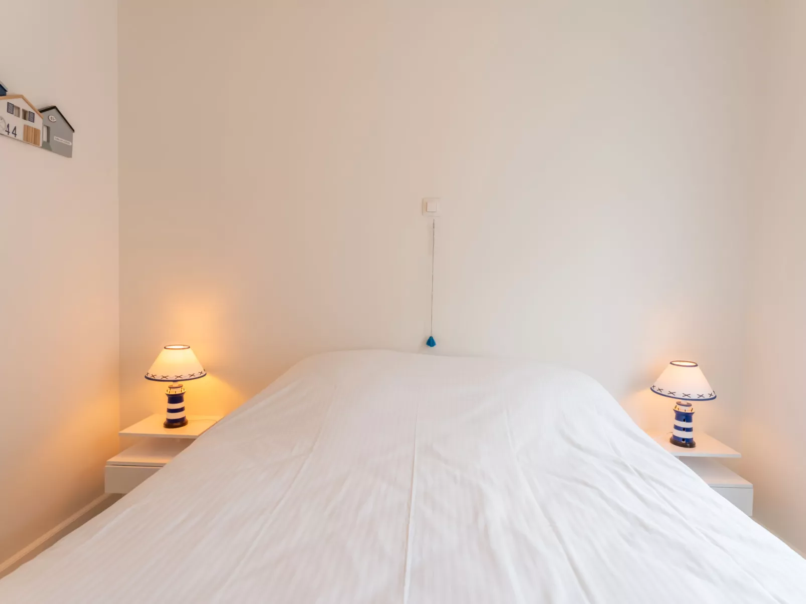 Anne I with harbour view-Dedans