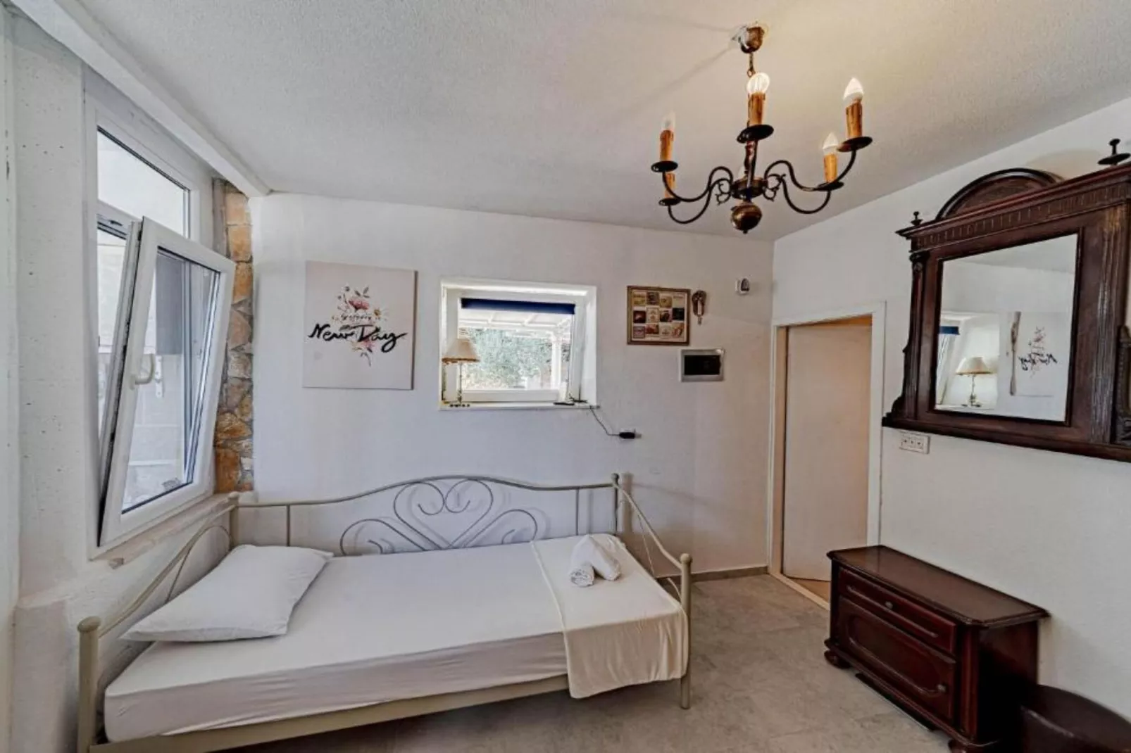 Natur Olive House Ston-Bedroom