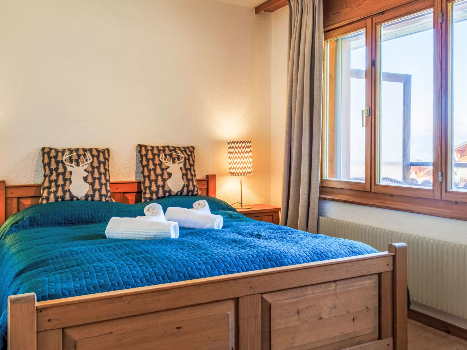 Ambassador 1/6-Dedans